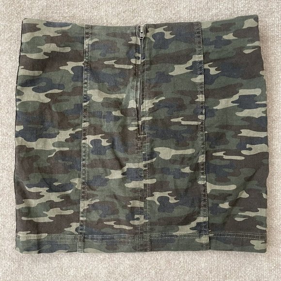 Free People Skirt Womens 8 Green Camo Zip Back Short Stretch Casual Mini - Picture 7 of 7